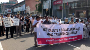 Banner displayed during Lasantha Wickrematunge's funeral procession, reading "We salute a brave journalist and trusted colleague. From Friends at Time Magazine."